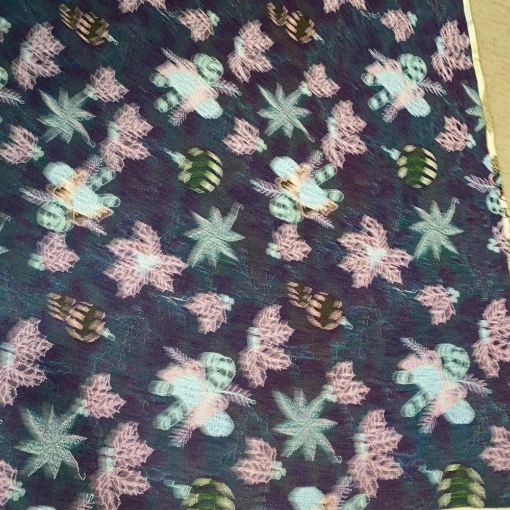 Vintage Christmas Matelassé Holly Leaves & Berries Holiday Table Cloth 63.6”L